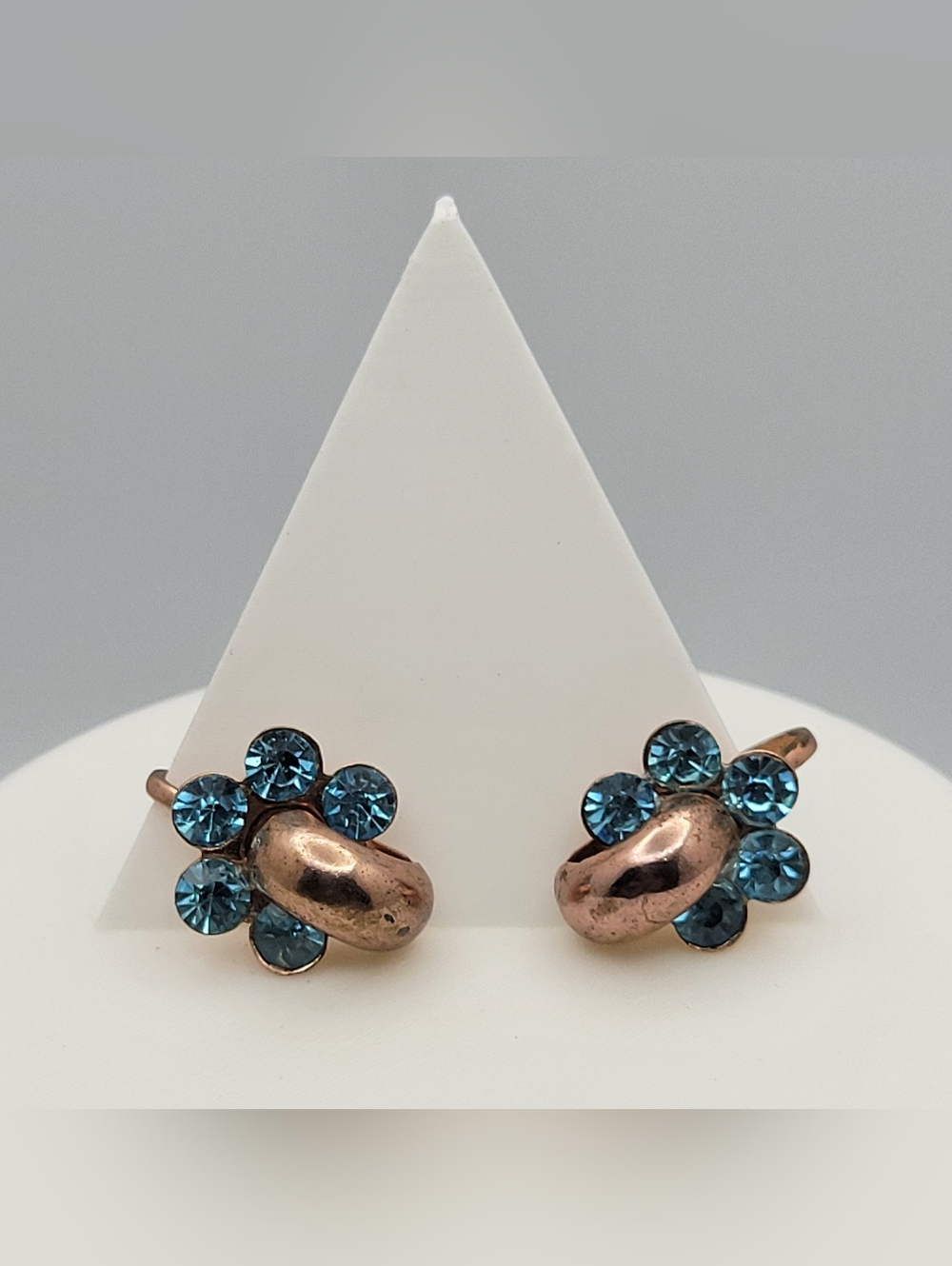 Vintage 1940s 50s Rose Gold Tone Aqua Blue Rhinestone Flower Cluster Screw Back